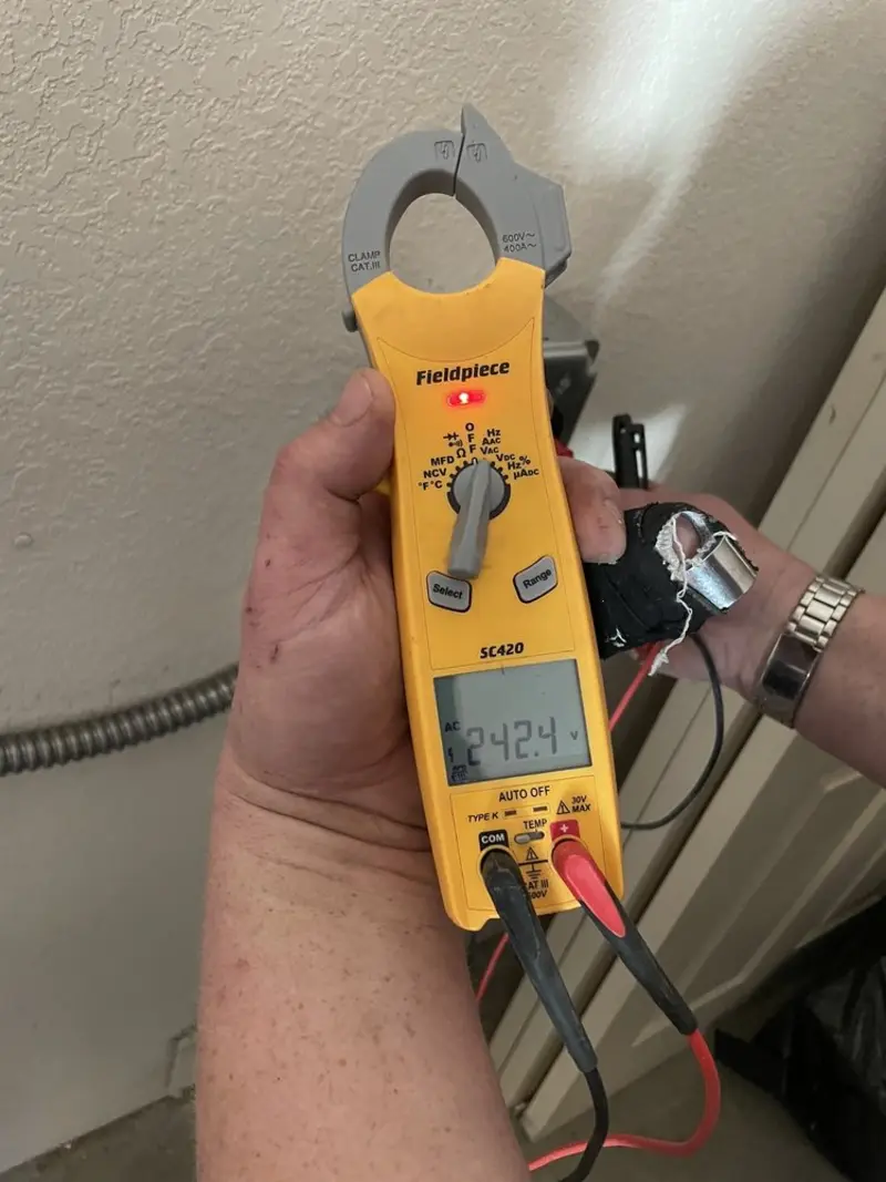 Voltage testing with clamp meter during Aluminum Wiring Replacement in Rollin